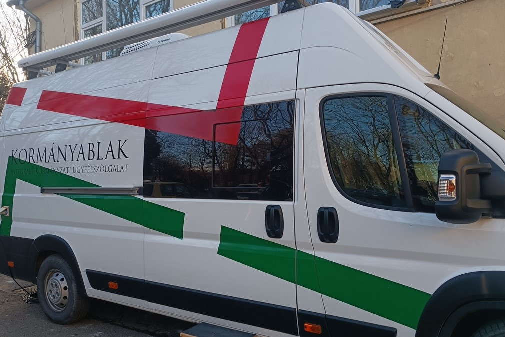 Kormanyablak Busz Kosd